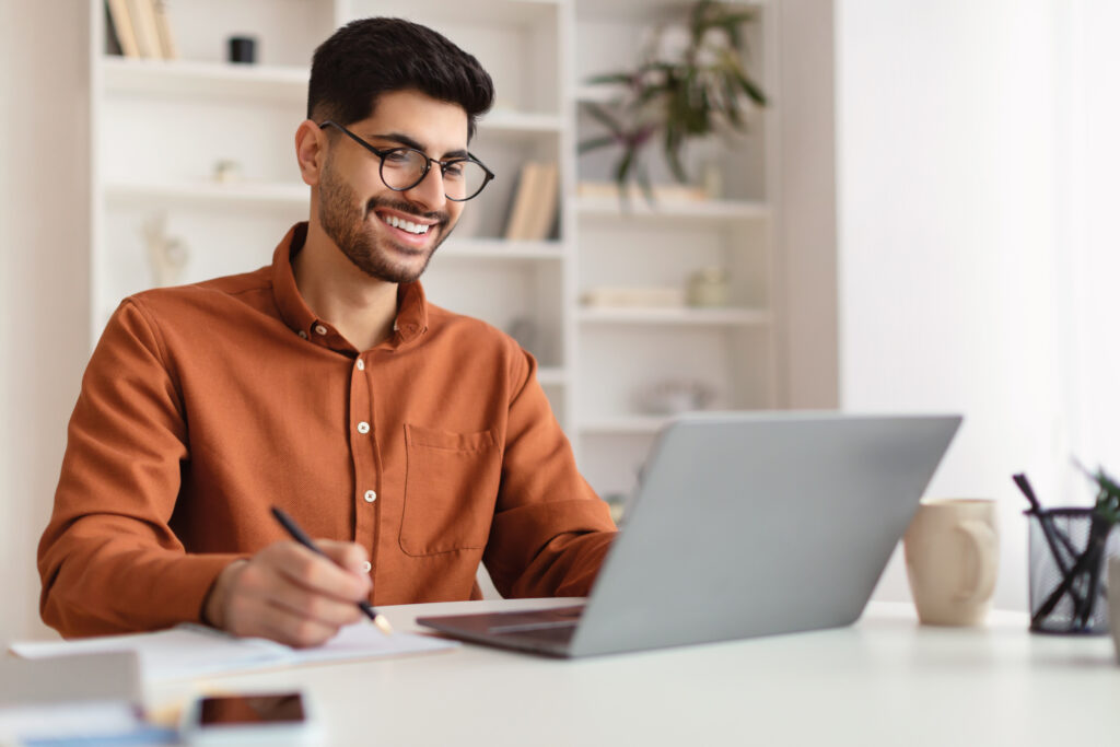 Estratégias eficazes para otimizar a produtividade da equipe e promover um ambiente de trabalho colaborativo e motivador.